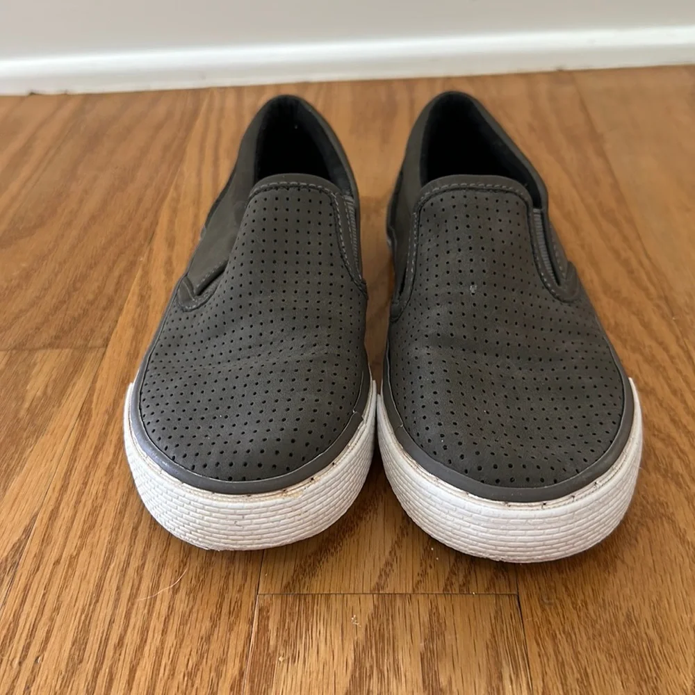Children’s place gray size 1 sneaker